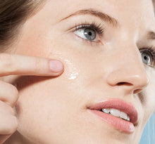 Load image into Gallery viewer, Eternal Light Vitamin Enhanced Iluminating Serum
